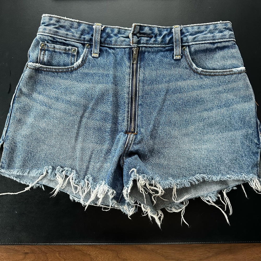 Abercrombie Annie High Rise Mom Short